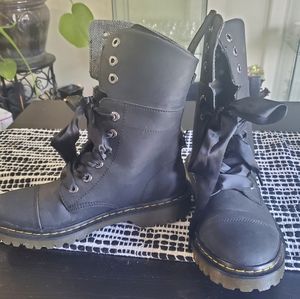Dr Marten Aimilie Triumph matte black boots. Womens US 8